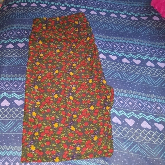 Tc lularoe leggings. Like new. Tiny flowers - Picture 2 of 3